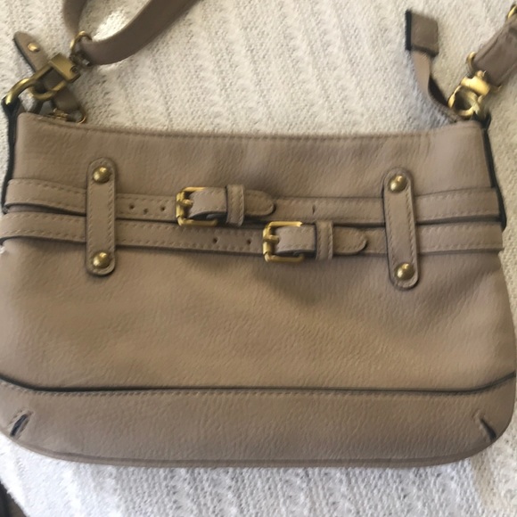 Merona Handbags - Cute beige crossbody purse- excellent condition